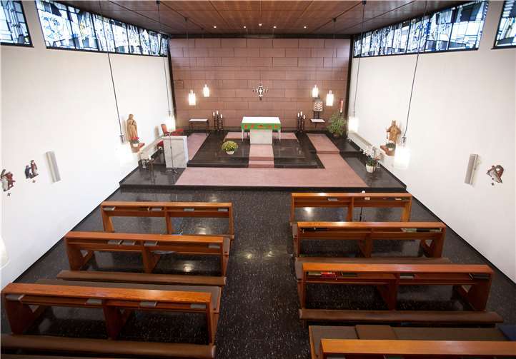 Zweimal wöchentlich bietet die Einrichtung Gottesdienste an. privat