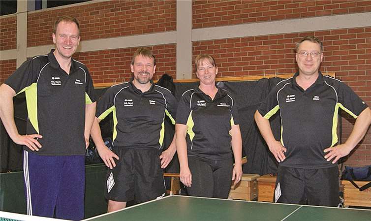 Zweite Freizeitmannschaft SV Urmitz, (v.l.) Patrick Zimmermann, Holger Kracht, Kirsten Grandmontagne, Jörg Röder. Privat