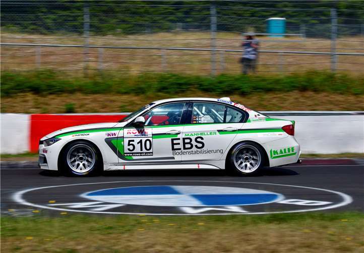 Zweite Podiumsplatzierung in Folge für Carsten Knechtges, Marcel Manheller und Janis Waldow mit dem BMW F30 von Manheller Racing.
