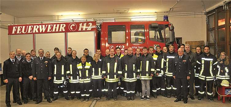 Zweiundzwanzig Feuerwehrmänner und Frauen nahmen an dem Truppführerlehrgang in Treis-Karden teil.privat