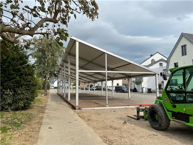 Zwischen Ahrtor und Niedertor entstehen derzeit so genannte Pop-Up-Malls um dem flutgeschädigten Einzelhandel unter die Arme zu greifen. Foto: ROB