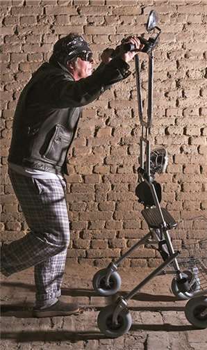 Zwischen Rocker und Rollator bewegt sich Michael Eller.privat