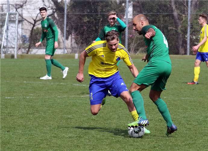 Zwischen beiden Teams wurde mit harten Bandagen gefightet. Foto: Claus Deptalla