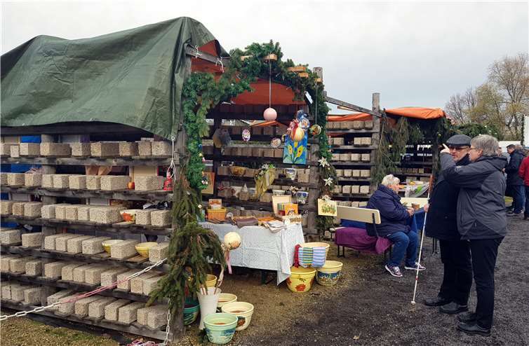 Zwischen den Ausstellungsstücken präsentierten die Aussteller ihre weihnachtlichen Gegenstände.