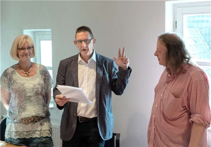 Zwischen den früheren Beigeordneten-Kollegen, Susanne Ahrends und Ansgar Federhen sprach Roland Thelen die Eidesformel. DL