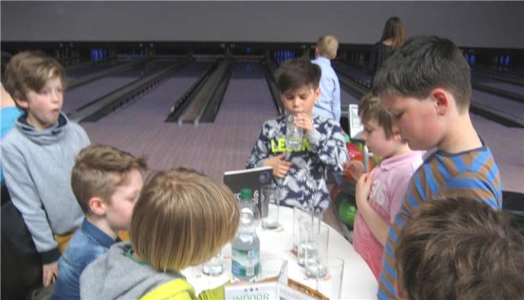 Zwischendurch mal ein paar Chips in den Mund - und weiter geht’s.