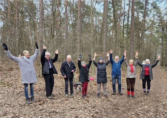 Zwischendurch wurden Übungen gemacht, die der Kräftigung, Mobilisierung und Koordination dienten.  Foto: Eifelverein Remagen/Gerke Minrath-Grunwald