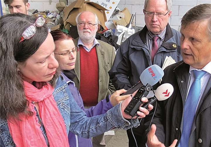 Zwischenzeitlich wurden 79,4 Tonnen in 21 Container (40m³) geräumt und auf dem gesetzlich vorgeschriebenen Weg entsorgt.Struktur- und Genehmigungsdirektion Nord