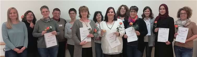 Zwölf Frauen haben die Weiterbildung erfolgreich abgeschlossen. Foto: Familienbildungsstätte Neuwied