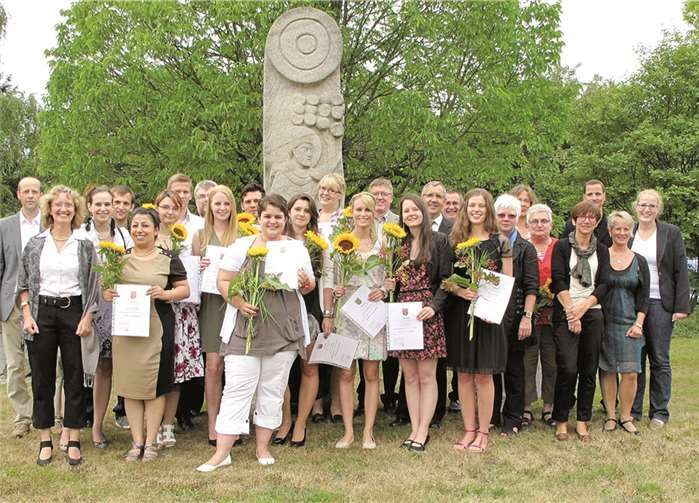Zwölf Schüler/innen der Gesundheits- und Krankenpflege bestanden ihr staatliches Examen im Krankenhaus Maria Stern, Remagen und dem Franziskuskrankenhaus in Linz sowie der Kamillus-Klinik in Asbach.Privat