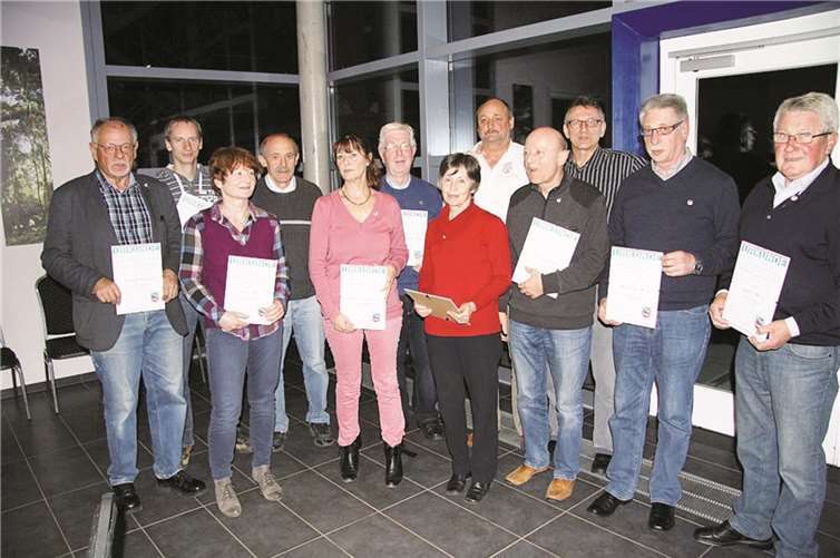 Zwölf langjährige Mitglieder wurden für ihre Treue zum Verein geehrt. privat