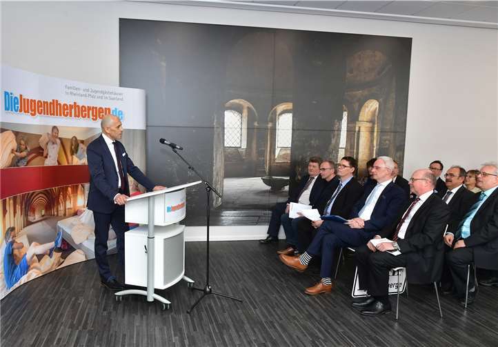 acob Geditz, Vorstandsvorsitzender der Jugendherbergen in Rheinland-Pfalz und im Saarland, begrüßte die zahlreichen Gäste.