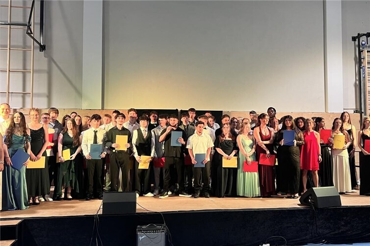 alle Abschlussklassen der Realschule Rheinbrohl