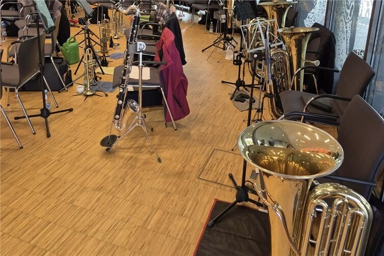 …auch die Tuba wartet auf SpielerInnen