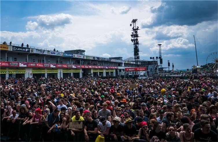 (c) Axel Live Pictures