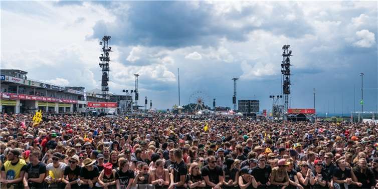 (c) Axel Live Pictures