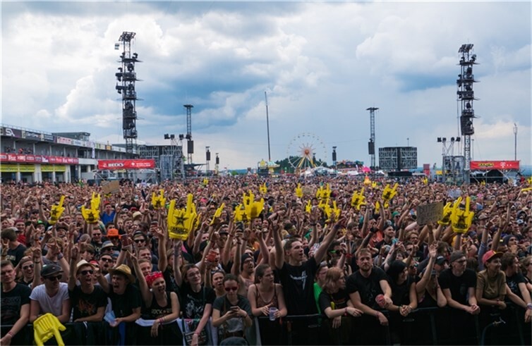 (c) Axel Live Pictures