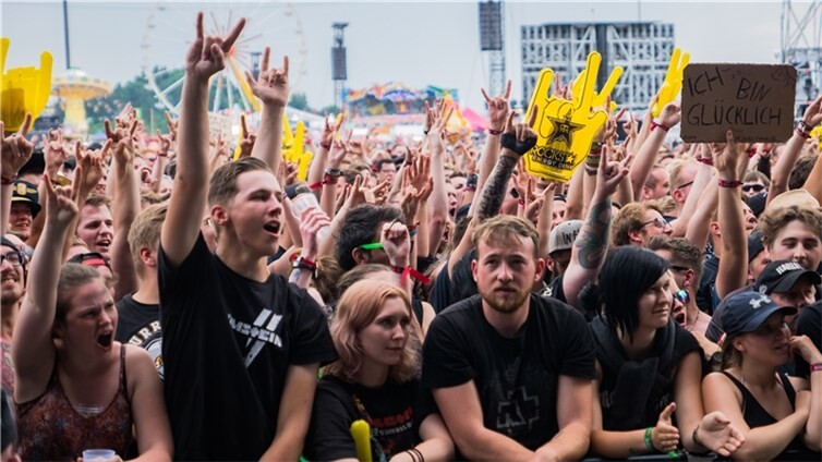 (c) Axel Live Pictures