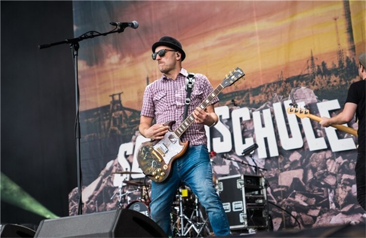 (c) Axel Live Pictures