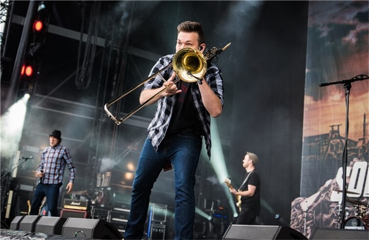 (c) Axel Live Pictures