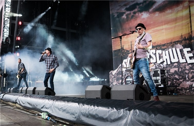 (c) Axel Live Pictures