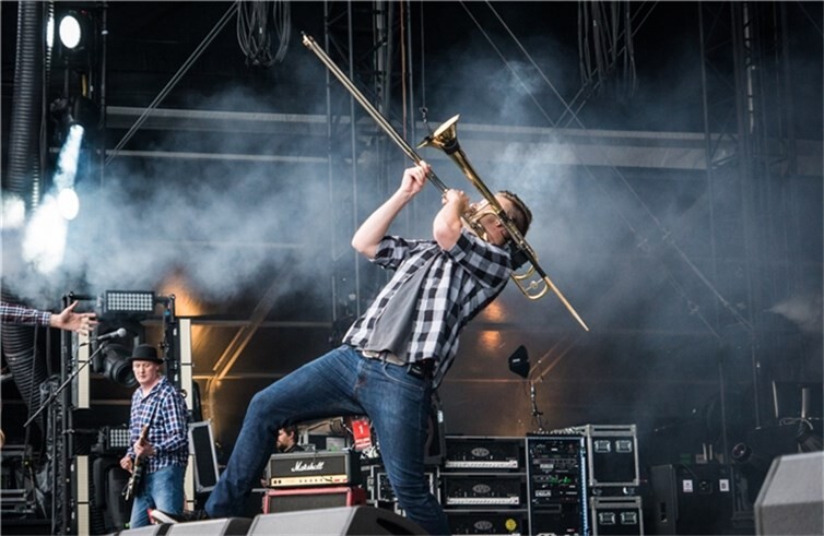 (c) Axel Live Pictures