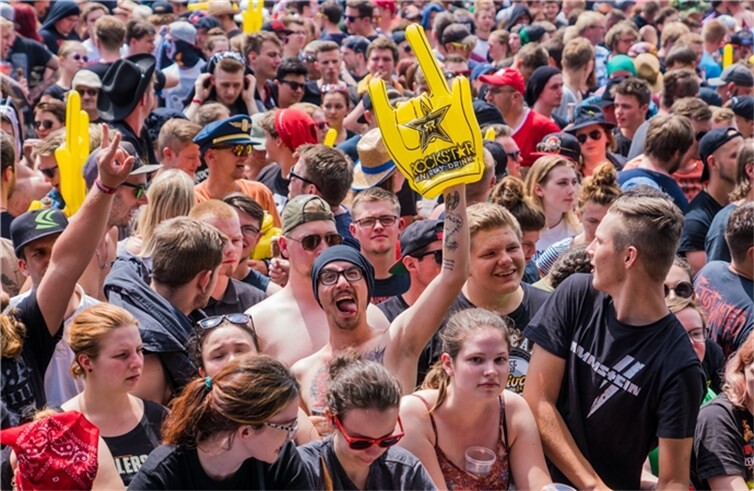 (c) Axel Live Pictures