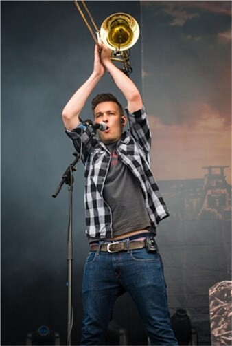 (c) Axel Live Pictures