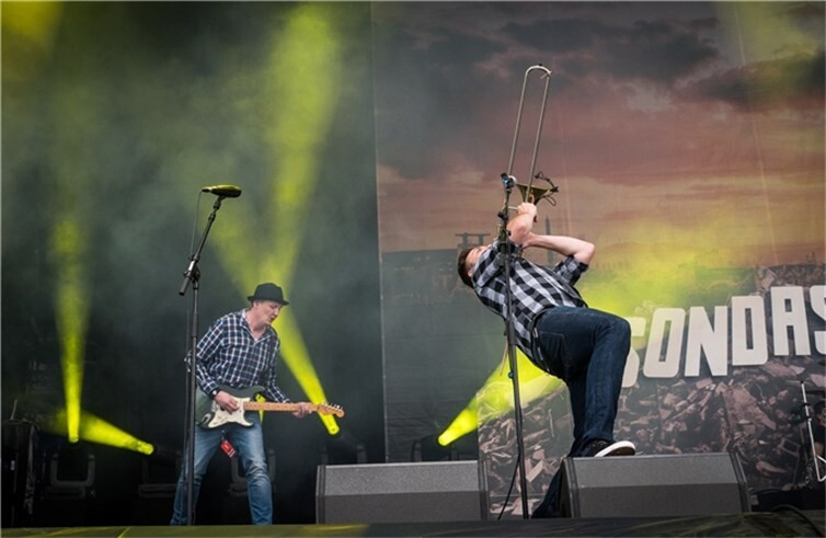 (c) Axel Live Pictures