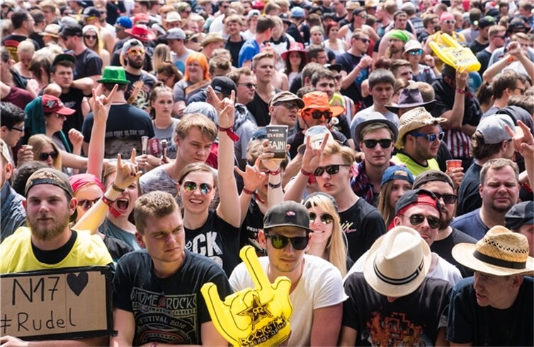 (c) Axel Live Pictures