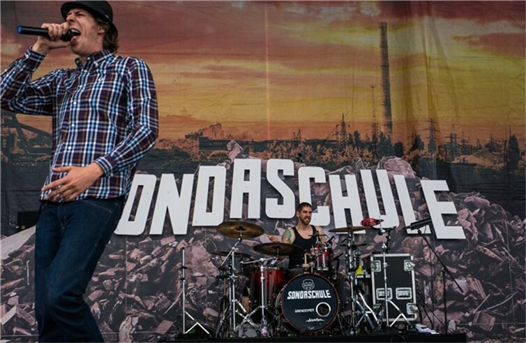 (c) Axel Live Pictures