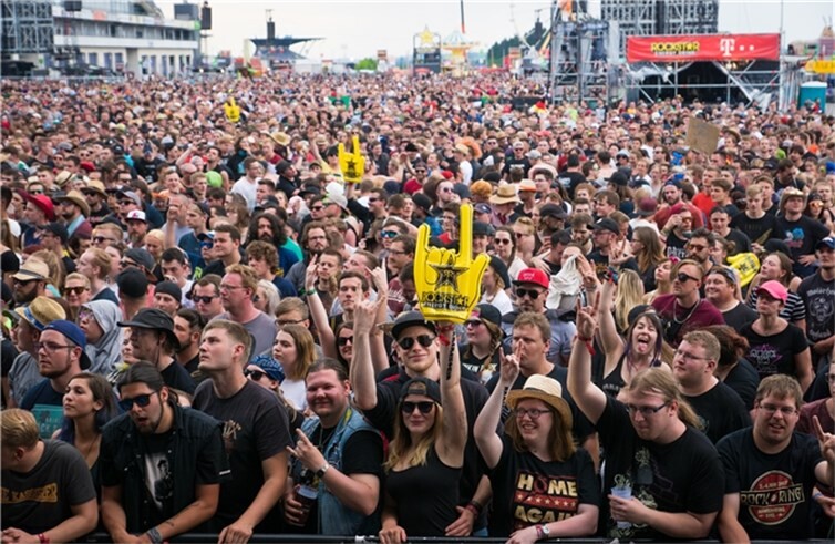 (c) Axel Live Pictures