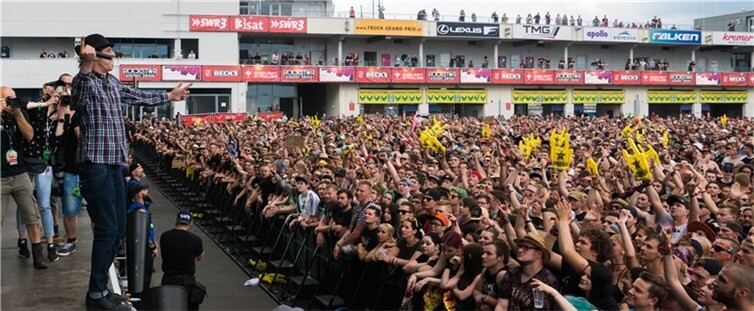 (c) Axel Live Pictures