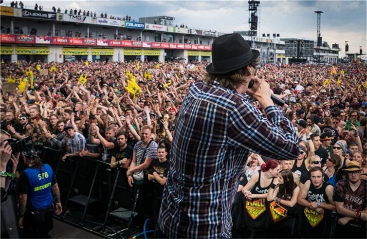 (c) Axel Live Pictures