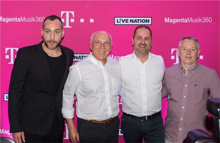 (c) Axel Live Pictures