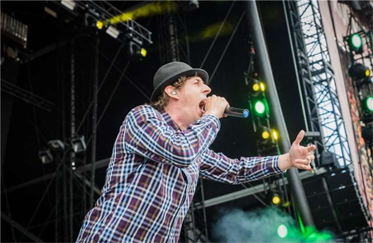 (c) Axel Live Pictures