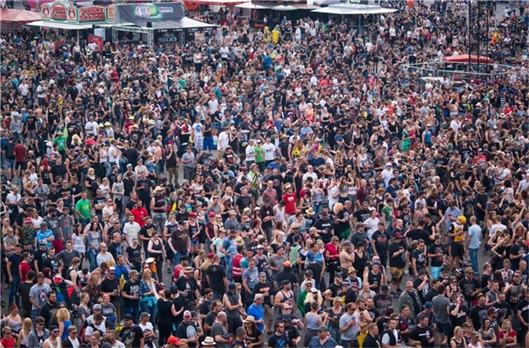 (c) Axel Live Pictures