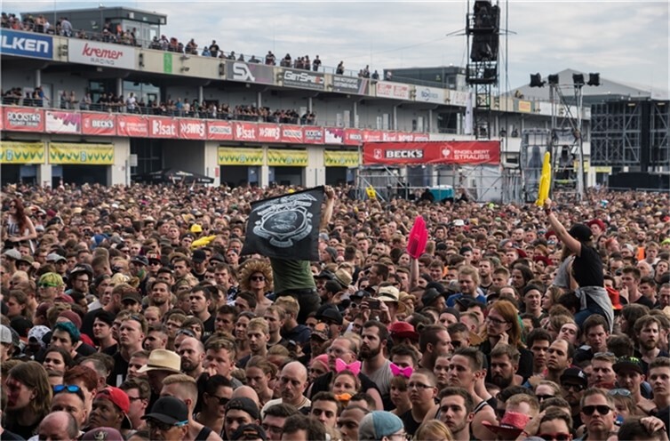 (c) Axel Live Pictures