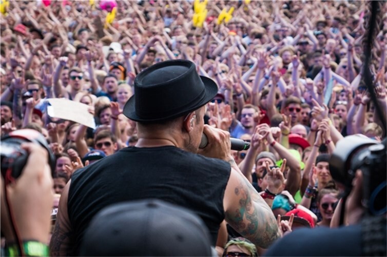 (c) Axel Live Pictures