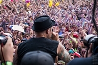 (c) Axel Live Pictures