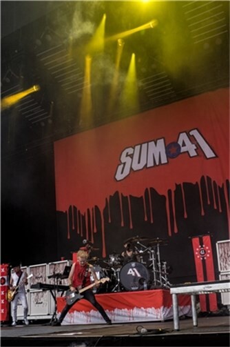 (c) Axel Live Pictures