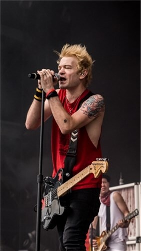 (c) Axel Live Pictures