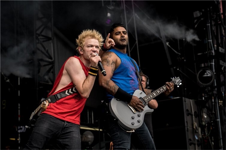 (c) Axel Live Pictures