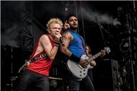 (c) Axel Live Pictures