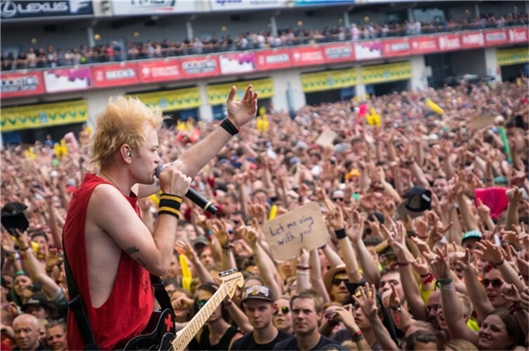 (c) Axel Live Pictures