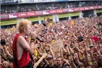 (c) Axel Live Pictures