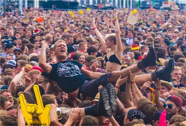 (c) Axel Live Pictures