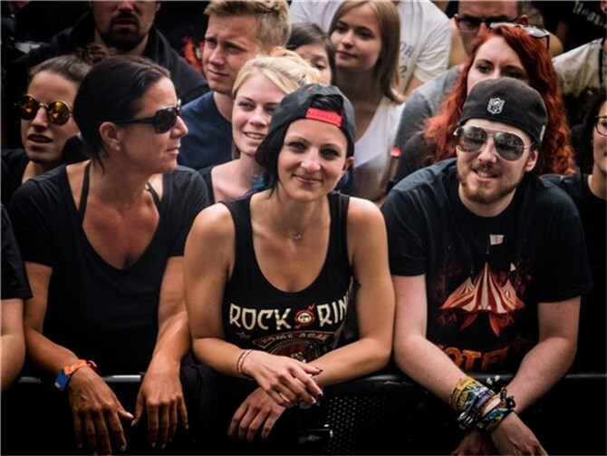 (c) Axel Live Pictures