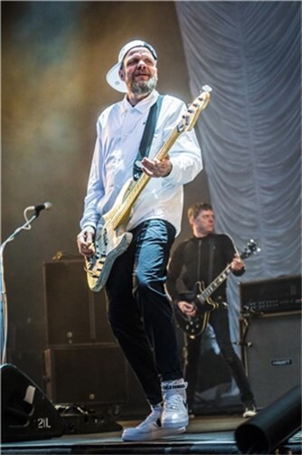 (c) Axel Live Pictures