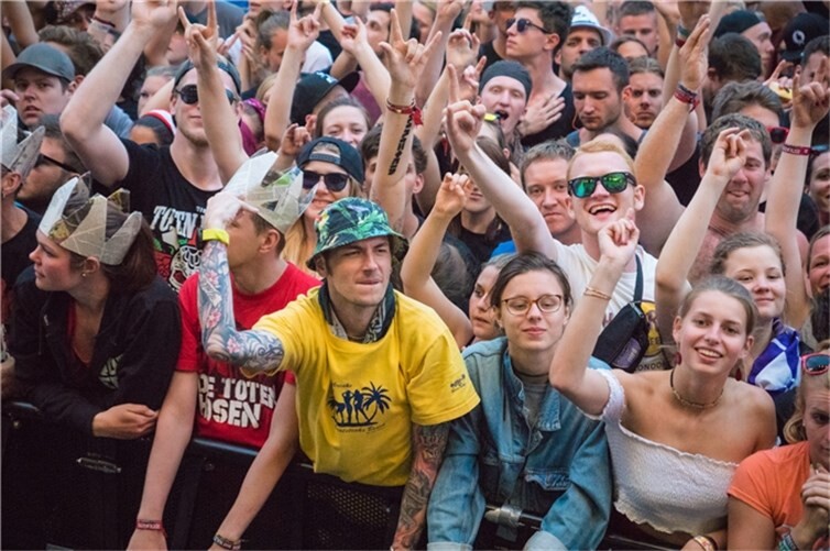 (c) Axel Live Pictures